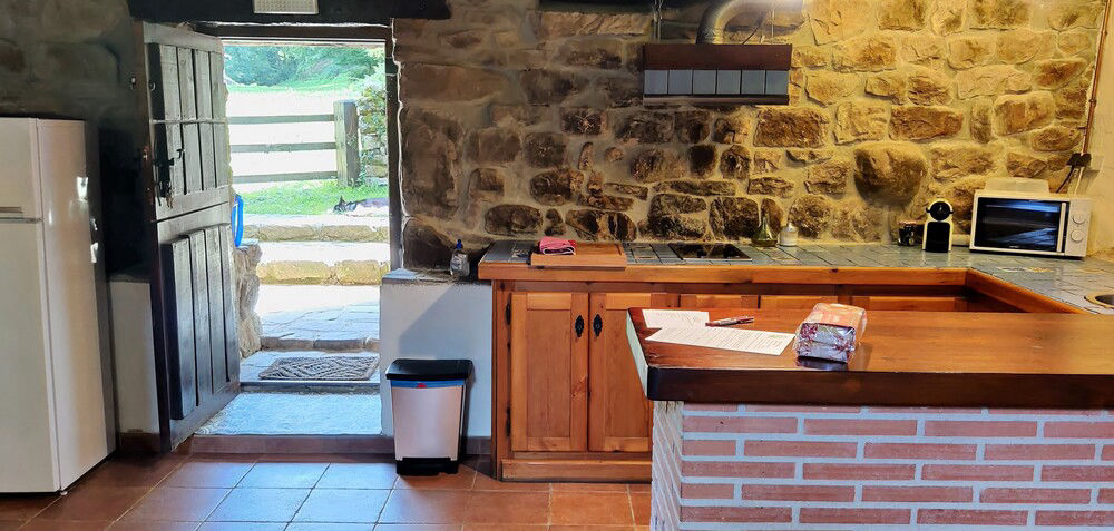 Interior cocina CabaÃ±a Pasiega Cantabria